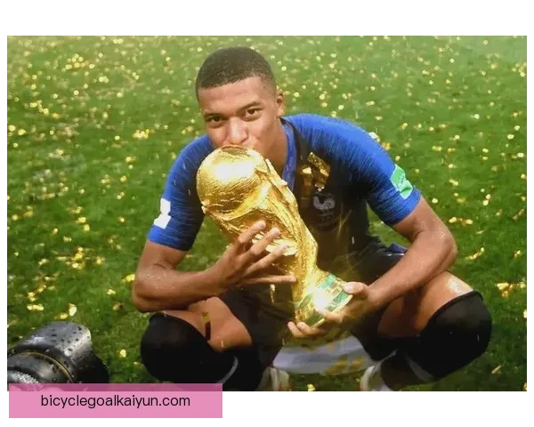 姆巴佩荣获2023环球足球奖展现个人卓越表现与未来潜力